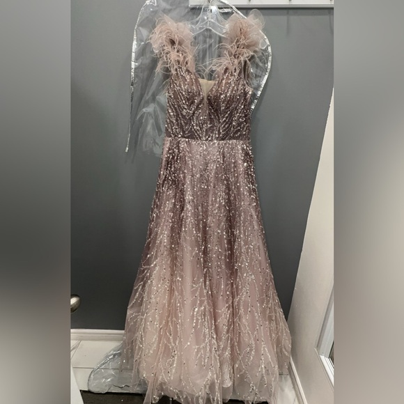 Lilac Dress Fits size S/M (4-10) - Picture 2 of 9